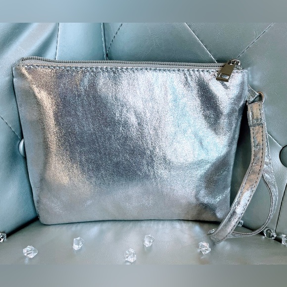 💎🤍🤍 ELEGANT SILVER CLUTCH🤍🤍💎 - Picture 2 of 4